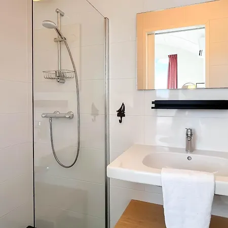 Holiday home Havenzicht By Droomvilla *