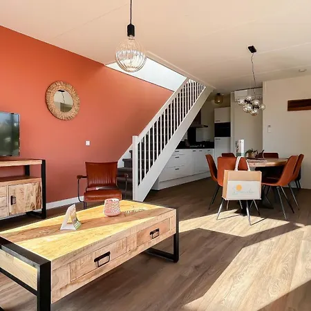 Holiday home Havenzicht By Droomvilla *